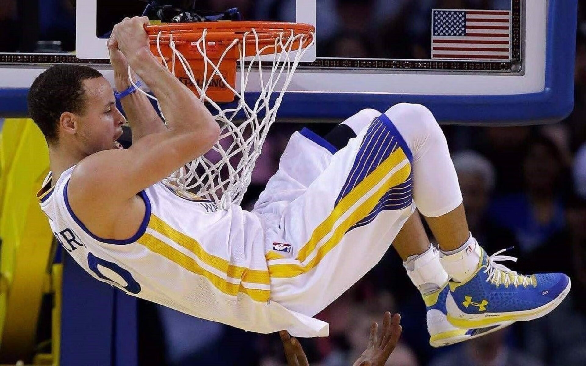 当CBA遇上NBA，广东宏远完胜洛杉矶湖人，西亚卡姆刷新生涯纪录却难救主